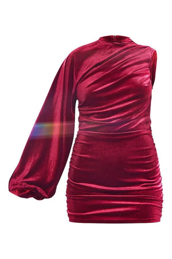 Vestido mini ajustado de terciopelo con un hombro fruncido y detalle elástico para fiesta