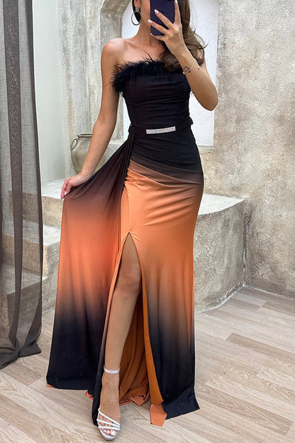 Wild Elegance Maxikleid mit Farbverlaufsdruck, Federbesatz, Gürtel und Schlitz 