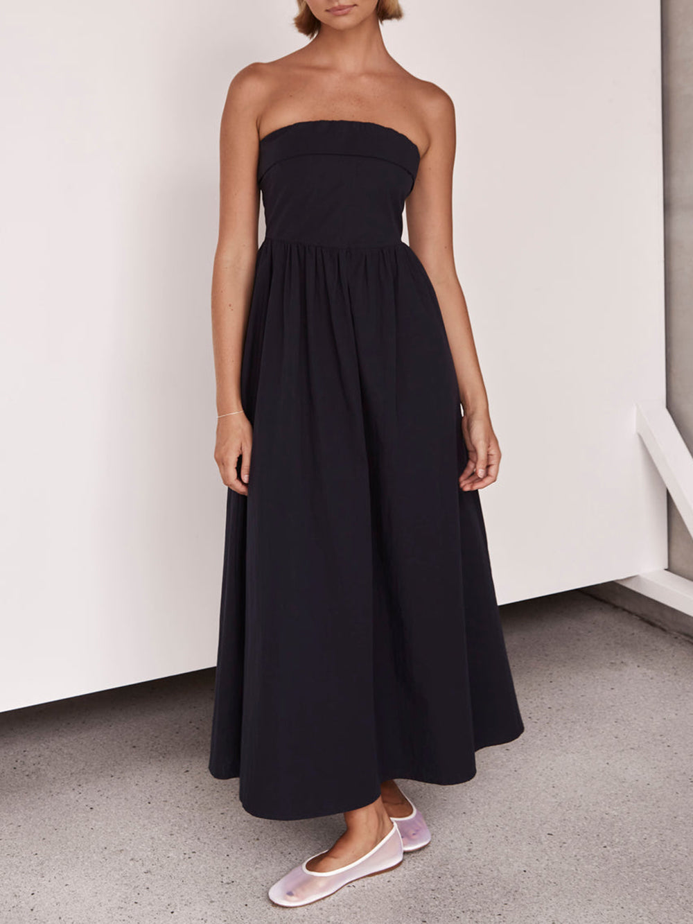 Trägerloses Tulare-Midikleid im Resort-Stil 