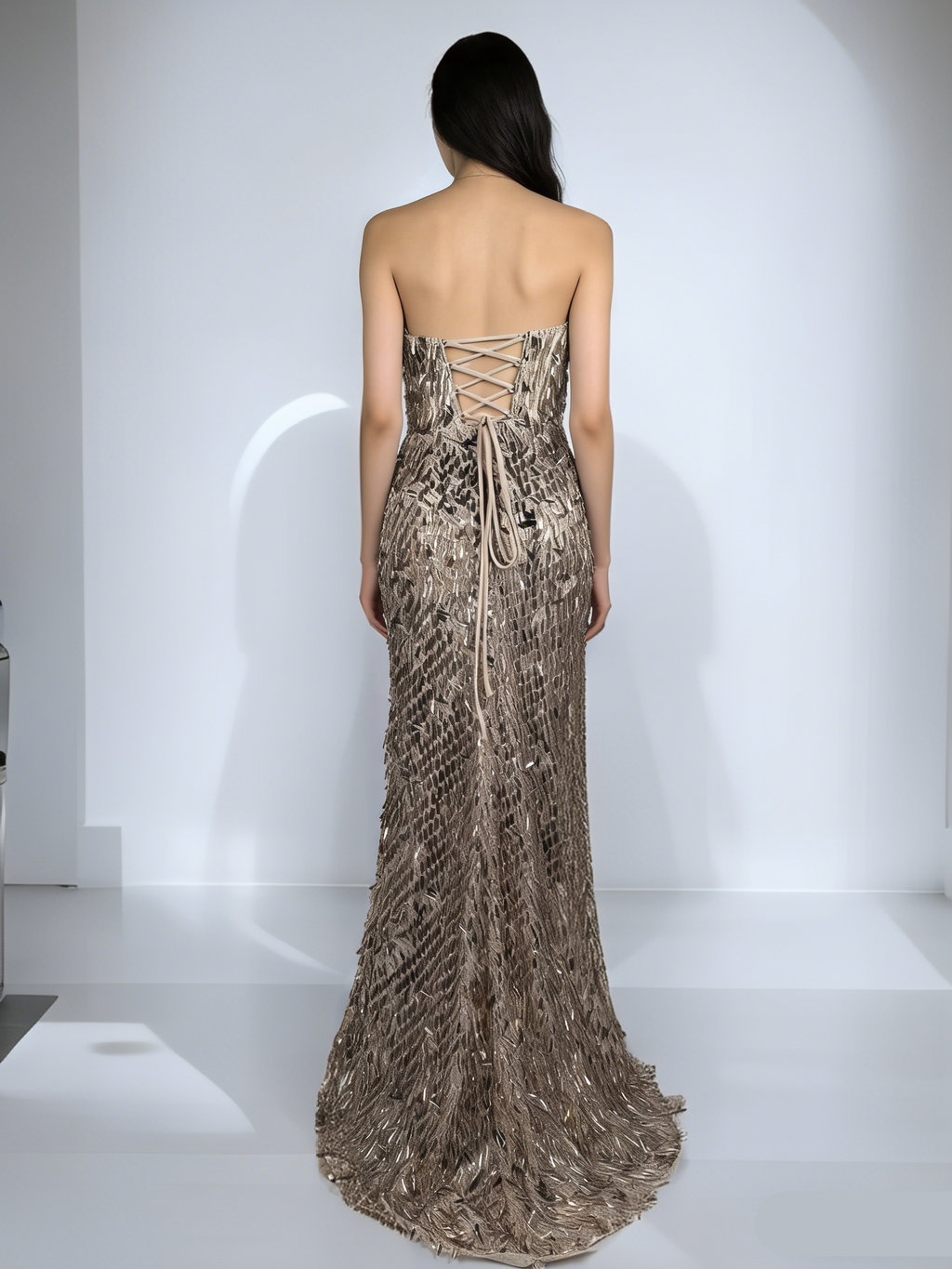 Abito da sera sirena senza spalline con paillettes champagne | Abito da ballo con schiena allacciata e strascico in pizzo