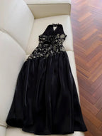 Elegante abito da sera lungo a linea ad A nero con stampa floreale in raso, paillettes e collo all'americana Y8568