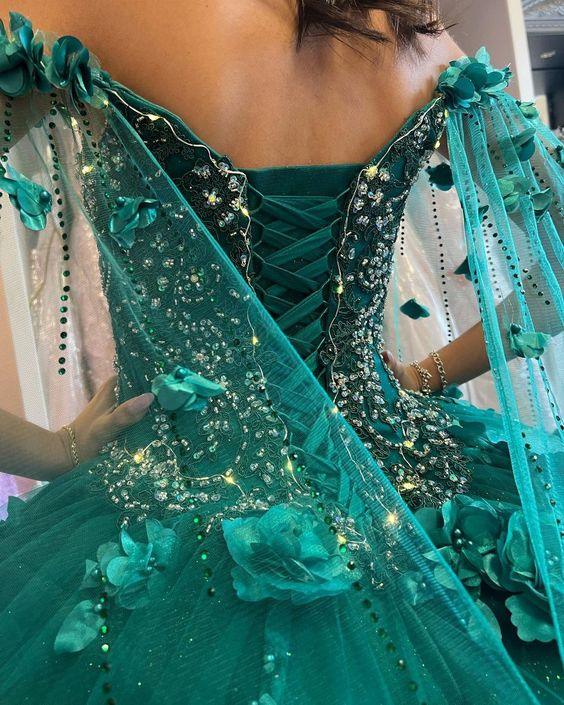 فستان كوينسينيرا أخضر زمردي مزهر مكشوف الكتفين، وصول جديد، فستان عيد السادسة عشرة، فستان حفلة كروية Y1226