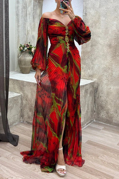 Sunset Serenade – Schulterfreies Maxikleid mit Plissee-Ausschnitt, Rautenverzierung und Schlitz 