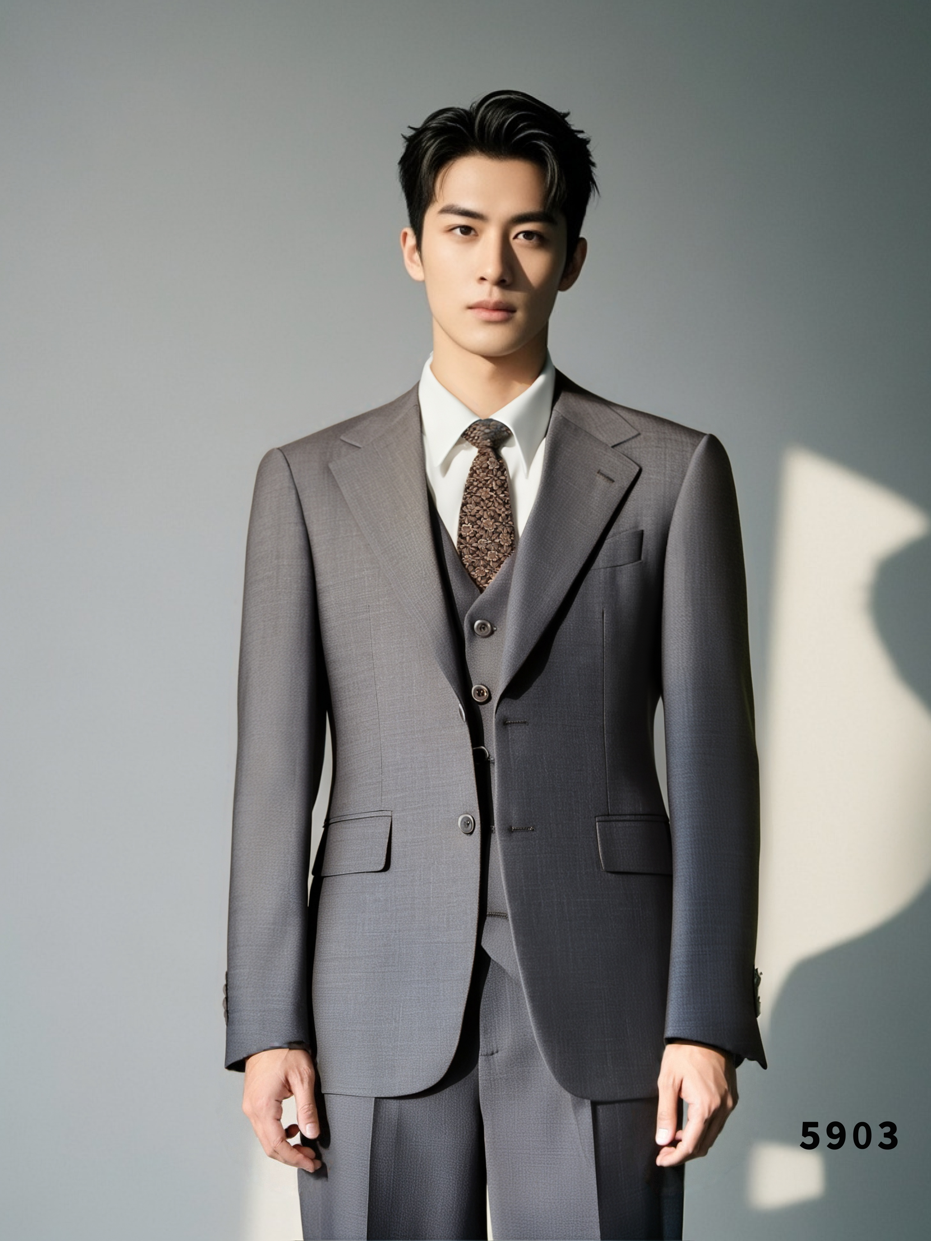 Costume de mariage en laine taupe 3 pièces pour le marié et ses témoins avec coupe ajustée