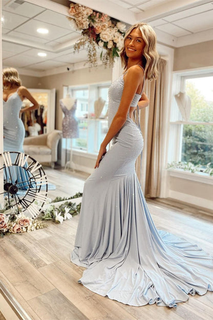 Vestido de fiesta largo azul claro con espalda descubierta y corte sirena