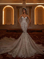 Sexy Herzausschnitt Hochzeitskleid 2025 Elegantes Meerjungfrauen-Brautkleid Reizvolles Spitzenkleid Ärmellos Bodenlang Maßgeschneidert