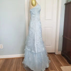 Vestido de baile elegante azul gelo com lantejoulas e contas, vestido de baile em linha A com camadas de tule Y7931