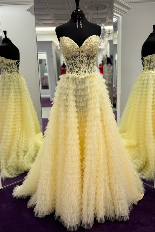 Vestido de fiesta de tul multicapa sin tirantes, corte A y abertura
