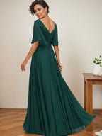 Robe de mère de la mariée en mousseline longueur au sol, coupe en A, col en V, ornée d'appliques en dentelle plissée et de paillettes