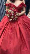 Rotes schulterfreies Ballkleid mit Applikationen Süße 16 Kleid Y6454