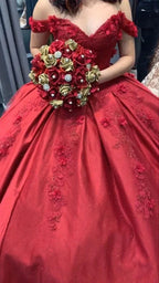 Rotes schulterfreies Ballkleid mit Applikationen Süße 16 Kleid Y6454