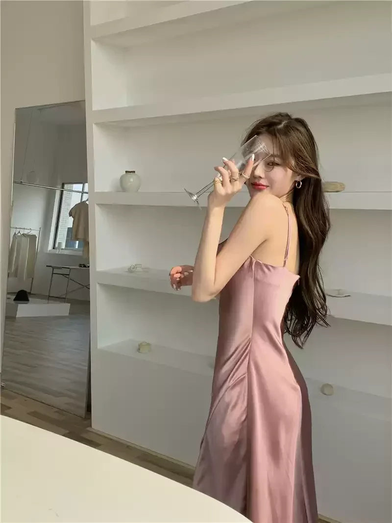Elegante abito midi semi-formale in seta con spalline sottili e spacco laterale, abito da sera aderente e seducente per donna Y1197