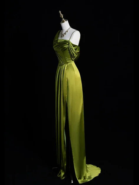 Elegante abito da sera verde con spacco e una spalla Y8218