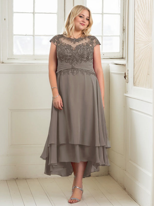 Abito da madre della sposa in chiffon e pizzo con scollo a barca a linea a trapezio, effetto illusione, asimmetrico, con applicazioni e pieghe