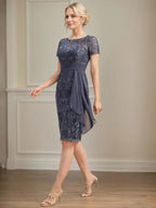 Abito da madre della sposa in pizzo e chiffon con gonna a colonna a effetto illusion fino al ginocchio, con balze a cascata e paillettes