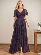 Robe de mère de la mariée en dentelle asymétrique à encolure en V et coupe en A avec volants en cascade