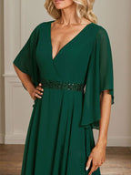 Robe de mère de la mariée en mousseline, coupe en A, col en V, longueur au sol, ornée d'appliques de sequins, de dentelle et de perles