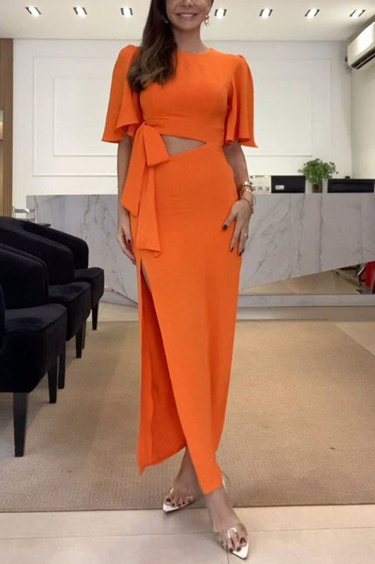 New Level of Beauty – Rückenfreies Maxikleid mit Glockenärmeln und Cut-Out-Taille 