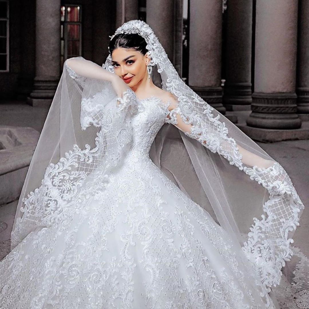 Elegant Beads Long Sleeve Princess Wedding Dress With Tulle And Appliques