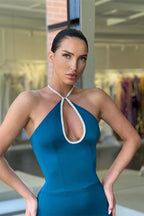 Vestido longo de baile sereia com costas abertas e gola halter sem mangas
