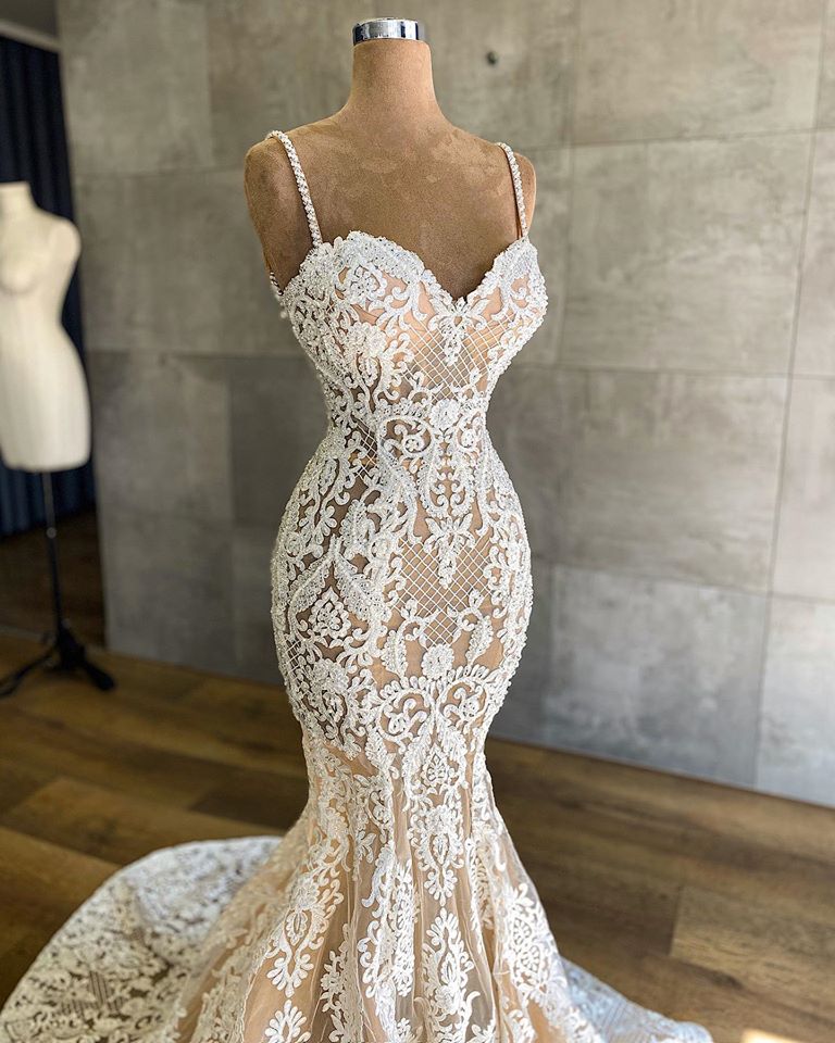 Modern Spaghetti Strap Mermaid Wedding Dress With Lace Appliques