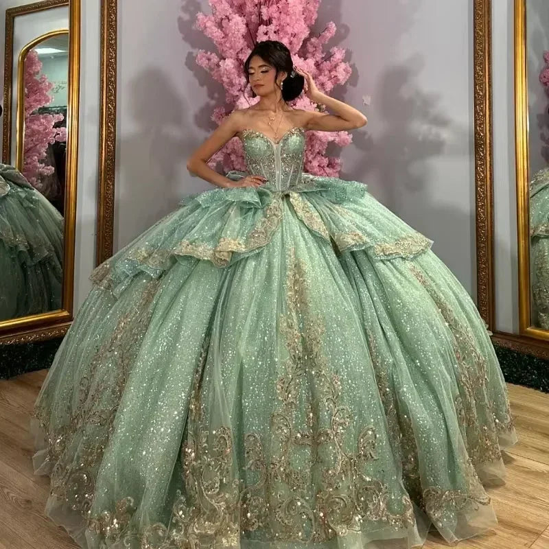 Grünes Kleid für die Quinceañera mit Kristallen, Perlenstickerei, goldener Applikation, Spitzen- und Schleifendetail, Ballkleid, Süßer 16. Geburtstag, Abschlussballkleid Y8115