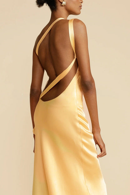 Moonlit Soiree – Asymmetrisches Maxikleid aus Satin mit einer Schulter und rückenfreiem Träger 