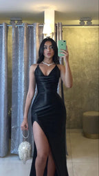 Abito da sera nero aderente in raso con scollo a drappeggio lungo Y4123