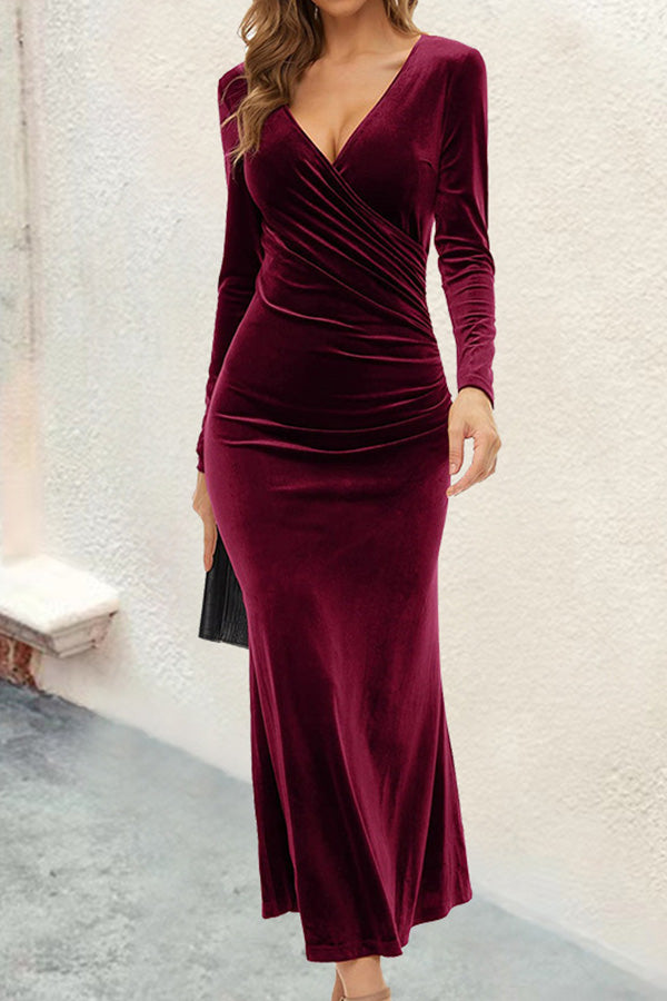 Vestido de noche elegante de terciopelo con escote en V y falda plisada a la cadera con cola de pez 