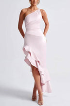 Vestido largo de satén con un solo hombro, fruncido, abertura y volantes, sí, quiero