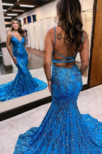 Abito da sera sirena senza maniche con spalline sottili e applicazioni di paillettes blu