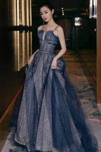 Abito lungo da sera a linea A in tulle lucido blu Y105