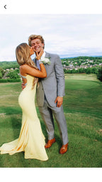 Vestido de Baile Elegante Amarelo Claro Estilo Sereia com Cauda Vestido de Noite Amarelo Claro Y5319