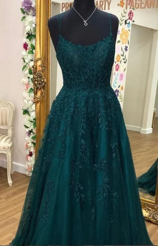 Abito da sera a linea ad A in pizzo di tulle con scollo rotondo e spalline sottili, modello Y1817