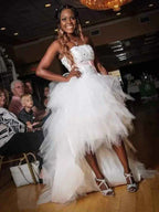 Vestido longo de baile formal branco em tule com corte alto-baixo Y7849