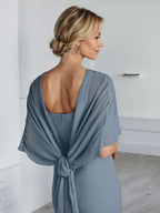 Vestido de madrina de novia de gasa largo hasta el suelo con corte recto y volantes en cascada