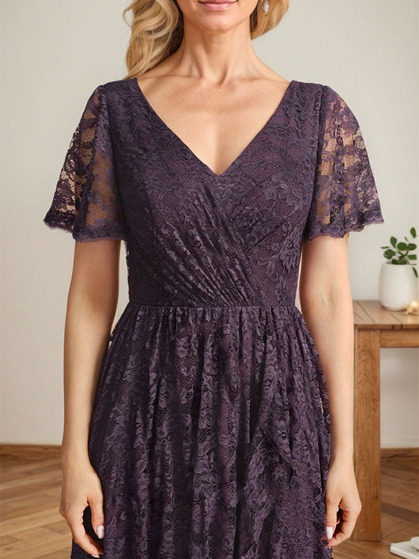 Robe de mère de la mariée en dentelle asymétrique à encolure en V et coupe en A avec volants en cascade