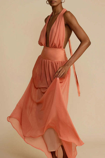 Weiblichkeit und Eleganz – Neckholder-Maxikleid mit freiem Rücken aus Tüll 