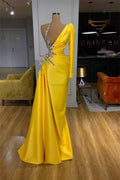 Robe de bal longue jaune sirène en satin à une épaule avec manches