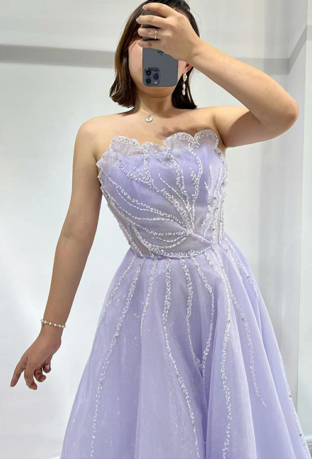 Abito da sera lilla senza spalline a linea ad A in tulle con perline e paillettes