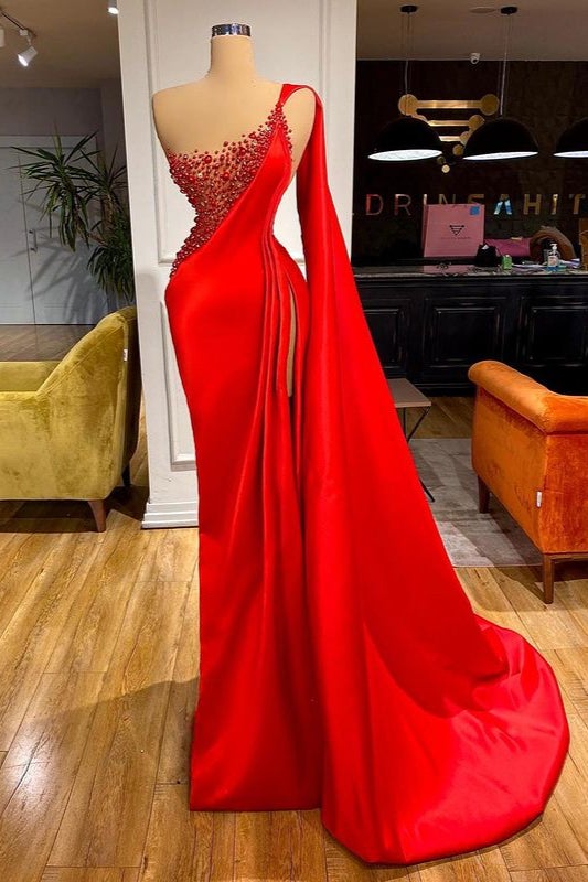 Abito da sera sirena scarlatto con spacco alto e una spalla, decorato con perline