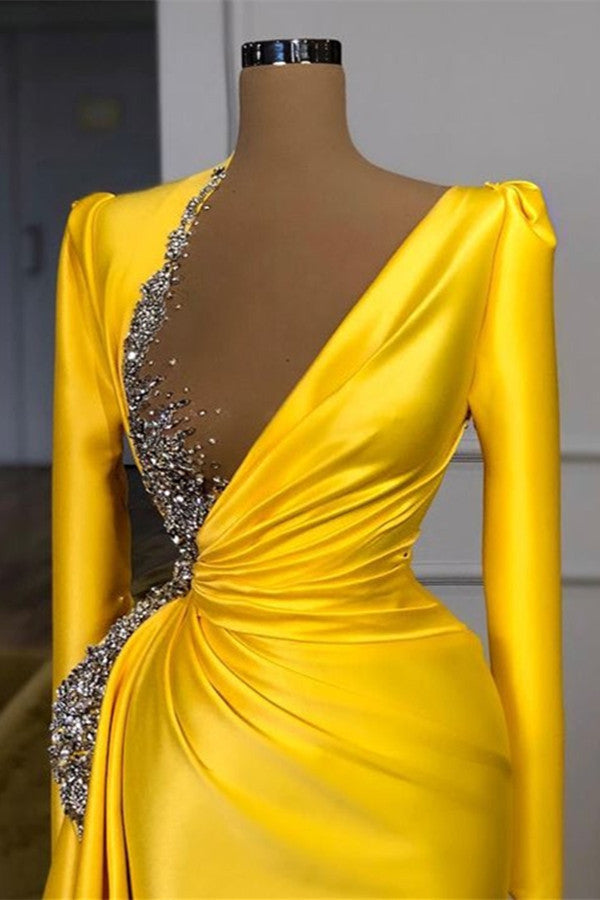 Robe de bal jaune à manches longues, col en V sirène en satin avec perles