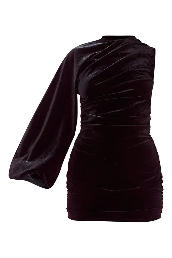 Vestido mini ajustado de terciopelo con un hombro fruncido y detalle elástico para fiesta