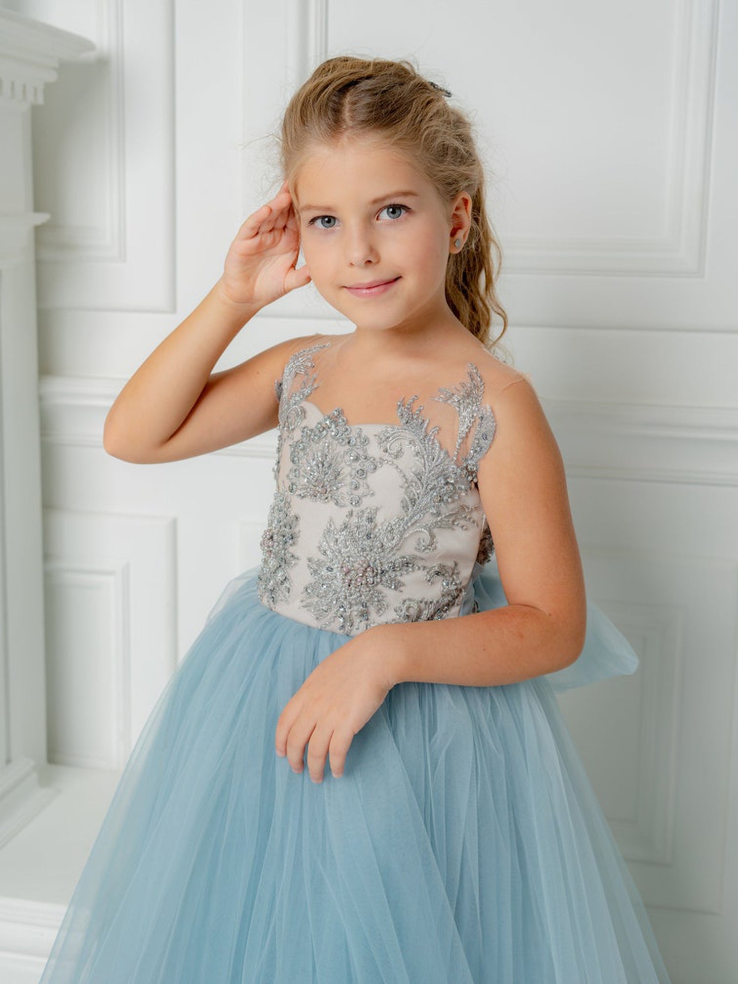 Blue Sleeveless Ball Gown For Flower Girls With Beads And Sequins