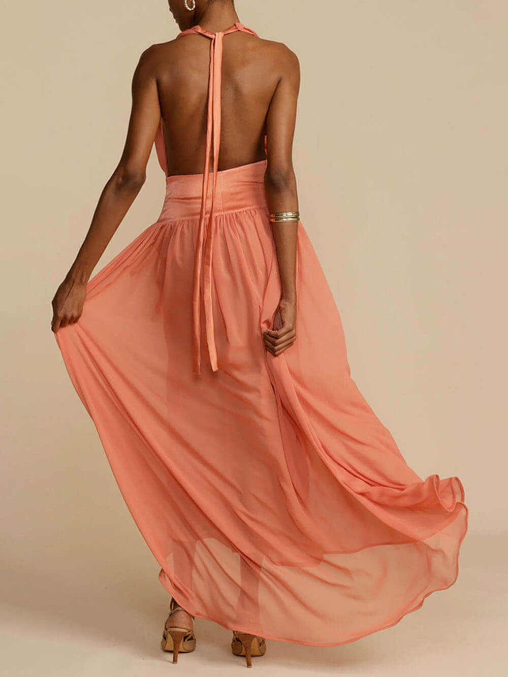 Rückenfreies Maxikleid aus Tüll mit Neckholder 