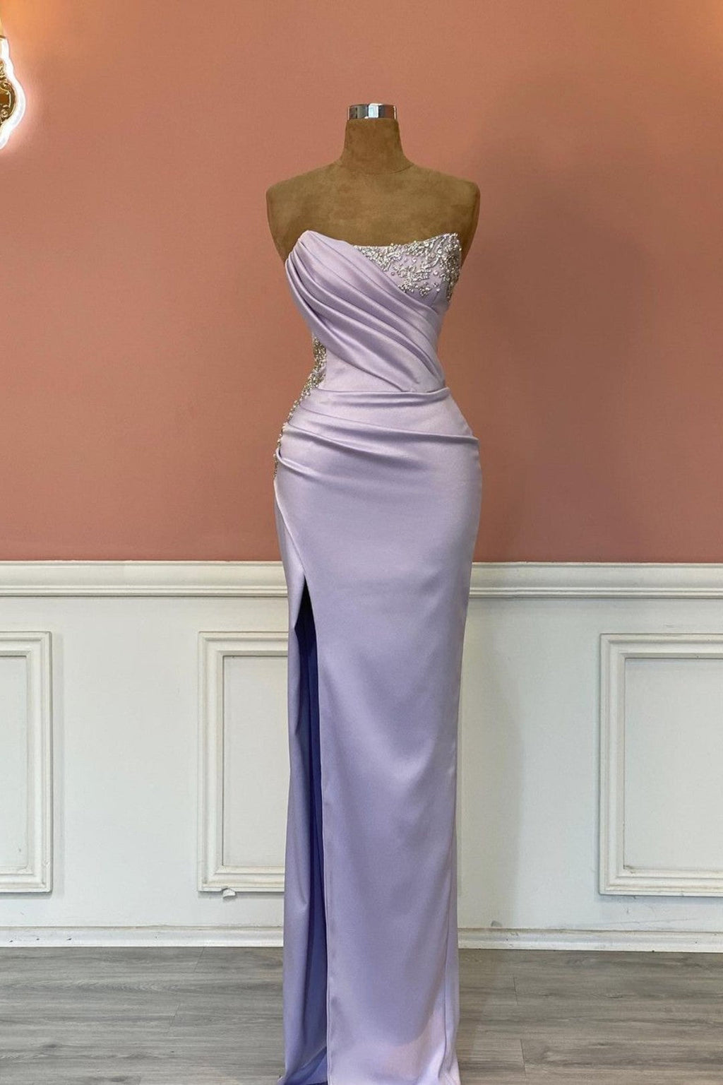 Vestido longo de baile de finalistas sereia drapeado, sem alças e com abertura frontal dividida