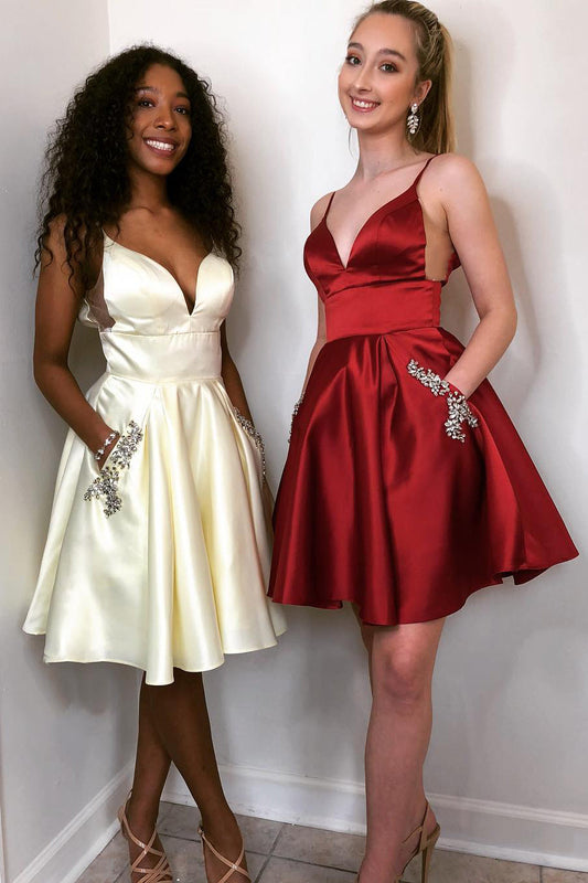 A-Linien-Heimkehrkleid aus Satin mit Spaghettiträgern und Taschen