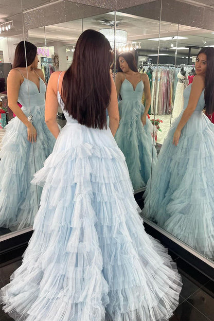 Vestido de fiesta de tul escalonado con tirantes finos y corte en A 