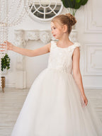 Elegant White Tulle Flower Girl Applique Lace Dress With Sweep Train