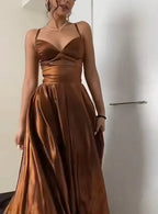 Abito da sera marrone con scollo a V, spalline sottili incrociate sul retro Y799
